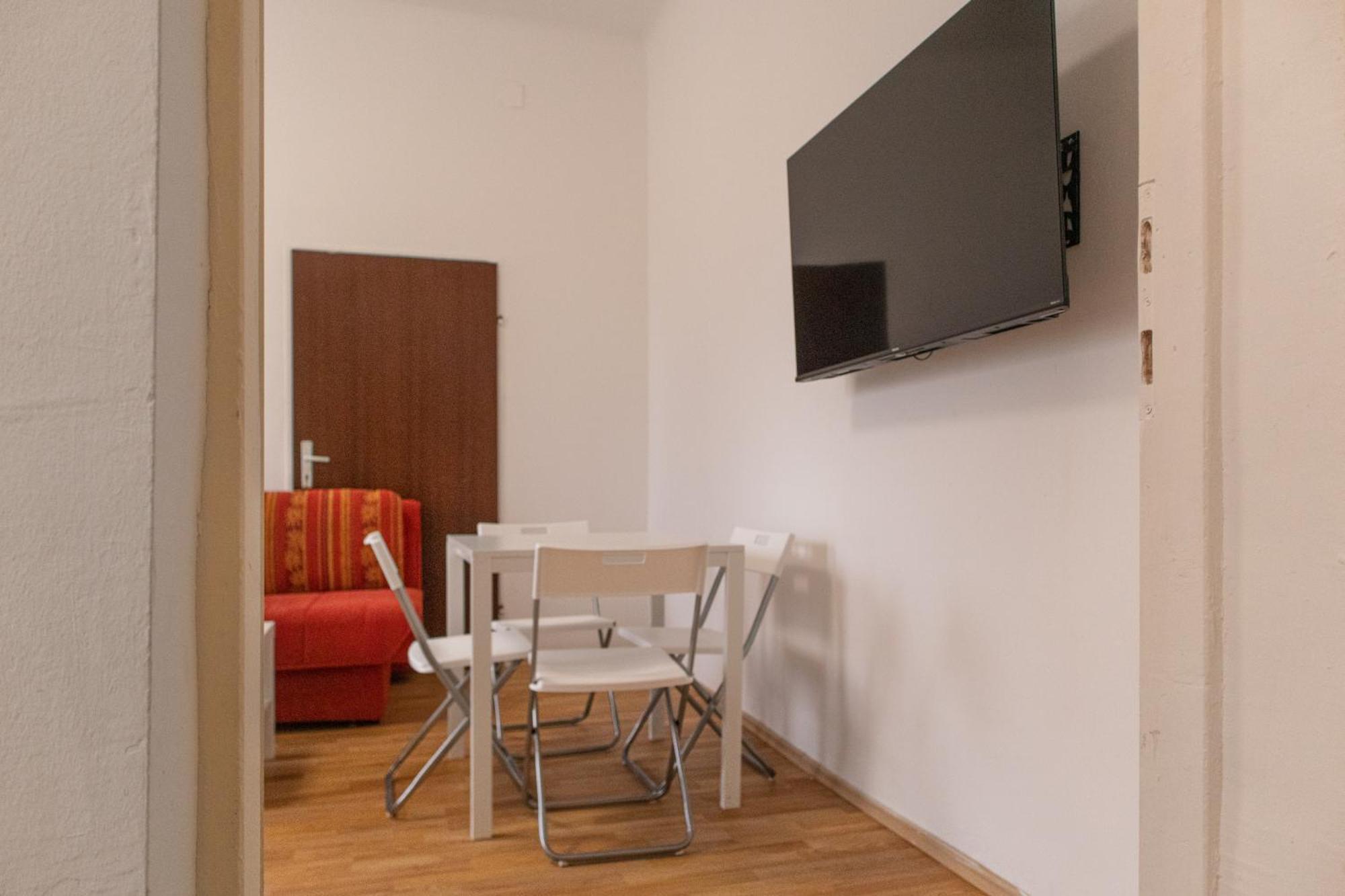 Homelike 2br Apt. @millenium Tower/danube River Appartement